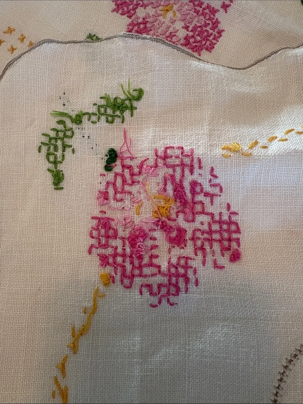 N/A elegant tablecloth